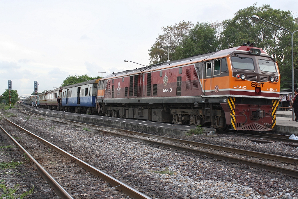 GEA 4540 (Co'Co', de, General Electric, Bj.1995) am 18.Mai 2012 im Bf. Bang Sue.