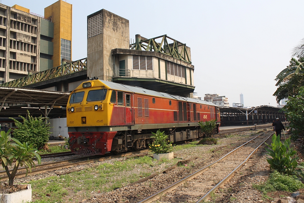 GEA 4545 (Co'Co', de, GE, Bj.1995) am 14.Mrz 2011 im Bf. Hua Lamphong.

