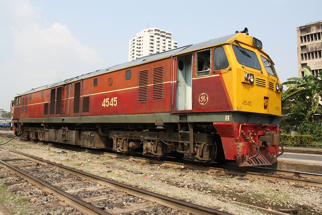 GEA 4545 (Co'Co', de, GE, Bj.1995) am 14.Mrz 2011 im Bf. Hua Lamphong.