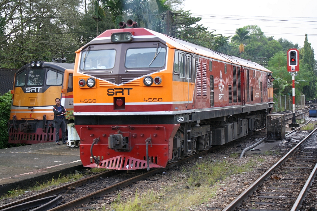 GEA 4550 (Co'Co', de, General Electric, Bj.1995) am 11.Jnner 2012 im Bf. Hat Yai Junction.