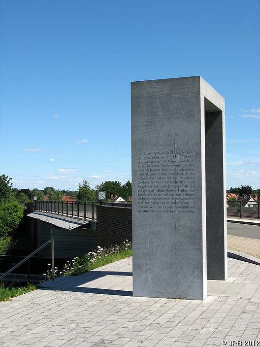 Gedenksttte zum ICE-Unglck von Eschede 1998 am 16.06.2010