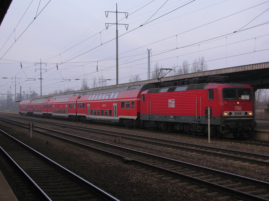 Gegen 7:10 erreichte dann die MEG 603 (143 851-4) mit einer RB 14 aus Nauen den Bahnhof von Berlin Schnefeld Flughafen. Somit konnte ich sie hier am 05.03. doch noch im Einsatz fr DB Regio NordOst festhalten.
