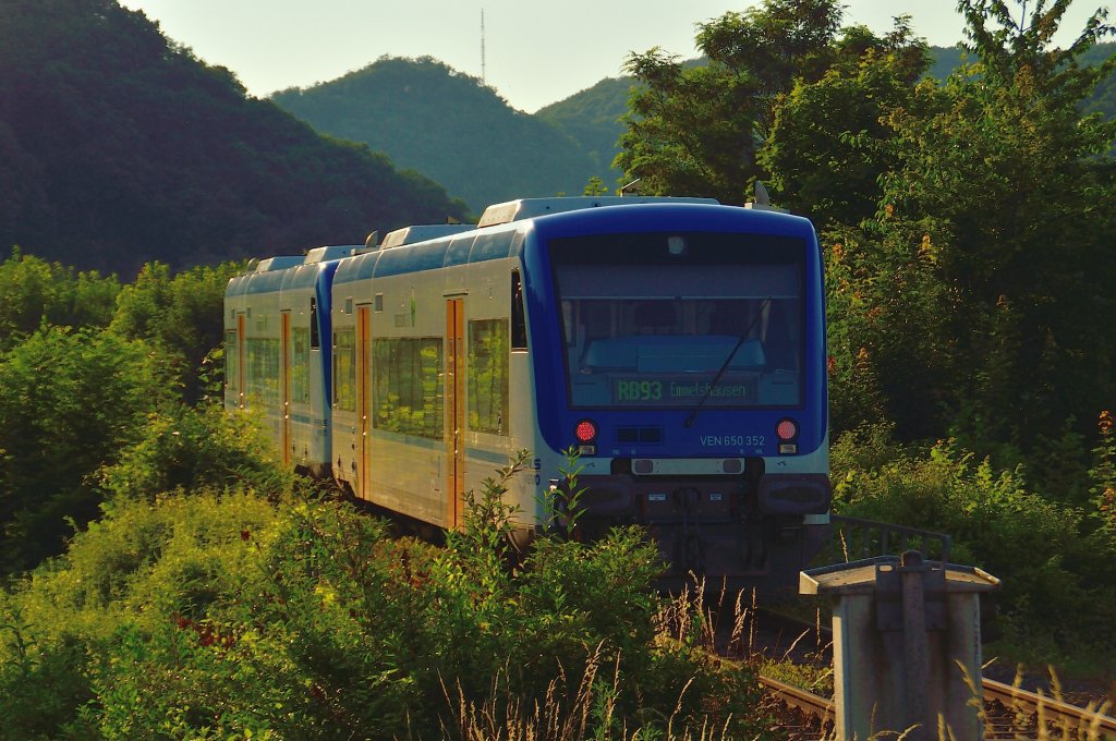 Gegenlichtnachschu� auf die beiden nach Emmelshausen fahrenden Triebwagen 650 351 und 352 am Sonntagabend den 7.7.2013 gegen 19:29 Uhr.