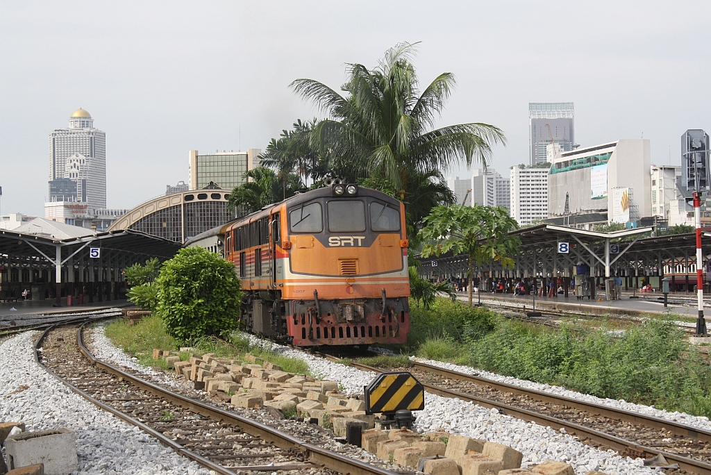 GEK 4007 (Co'Co', de, General Electric, Bj.1963, Fab.Nr. 34856) am 24.Juli 2012 im Bf. Hua Lamphong.