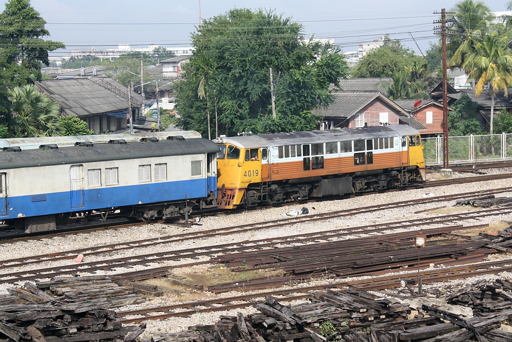 GEK 4019 (Co'Co', de, General Electric, Bj.1963, Fab.Nr. 34868) beim BW-Verschub im Depot Hat Yai am 28.Oktober 2010.