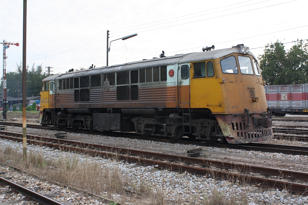 GEK 4022 (Co'Co', de, General Electric, Bj.1963, Fab.Nr. 34871) am 07.Jänner 2013 im Bf. Surat Thani. 
