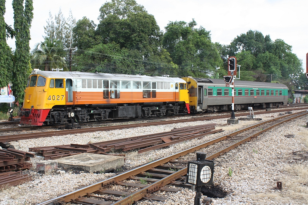 GEK 4027 (Co'Co', de, General Electric, Bj.1963, Fab.Nr. 34876) am 28.Oktober 2010 beim Verschub im Bf. Hat Yai Junction.