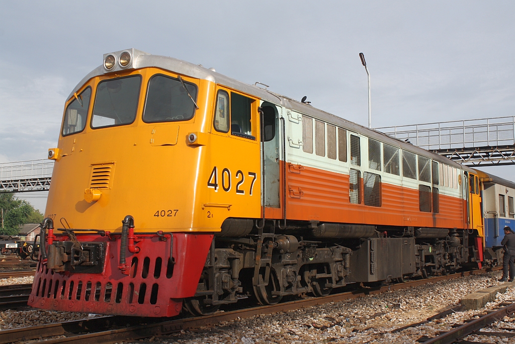 GEK 4027 (Co'Co', de, General Electric, Bj.1963, Fab.Nr. 34876) am 28.Oktober 2010 beim Verschub im Bf. Hat Yai Junction.