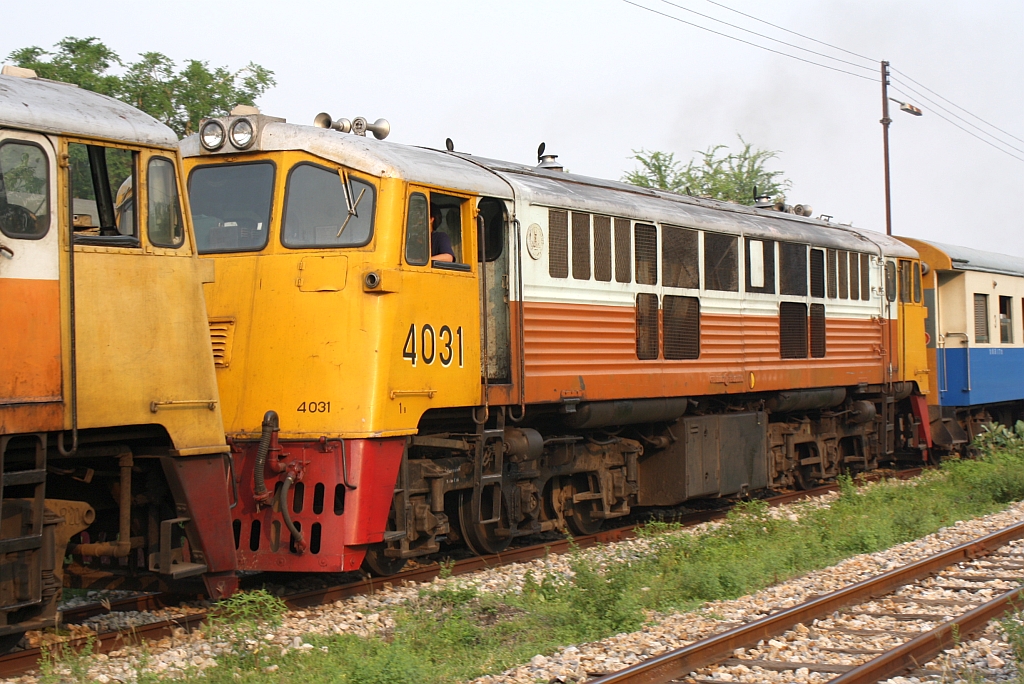 GEK 4031 (Co'Co', de, General Electric, Bj.1963, Fab.Nr. 34880)am 13.Mrz 2011 im Bf. Kanchanaburi.