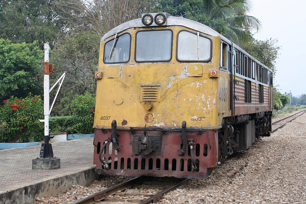 GEK 4037 (Co'Co', de, General Electric, Bj.1963, Fab.Nr. 34886) am 11.M�rz 2012  im Bf. Wang Yen.