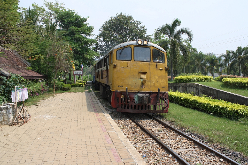 GEK 4041 (Co'Co', de, General Electric, Bj.1963, Fab.Nr. 35947) am 13.M�rz 2011 im Bf. Saphan Kwai Yai.

