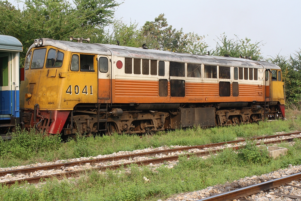 GEK 4041 (Co'Co', de, General Electric, Bj.1963, Fab.Nr. 35947) am 13.Mrz 2011 im Bf. Kanchanaburi.