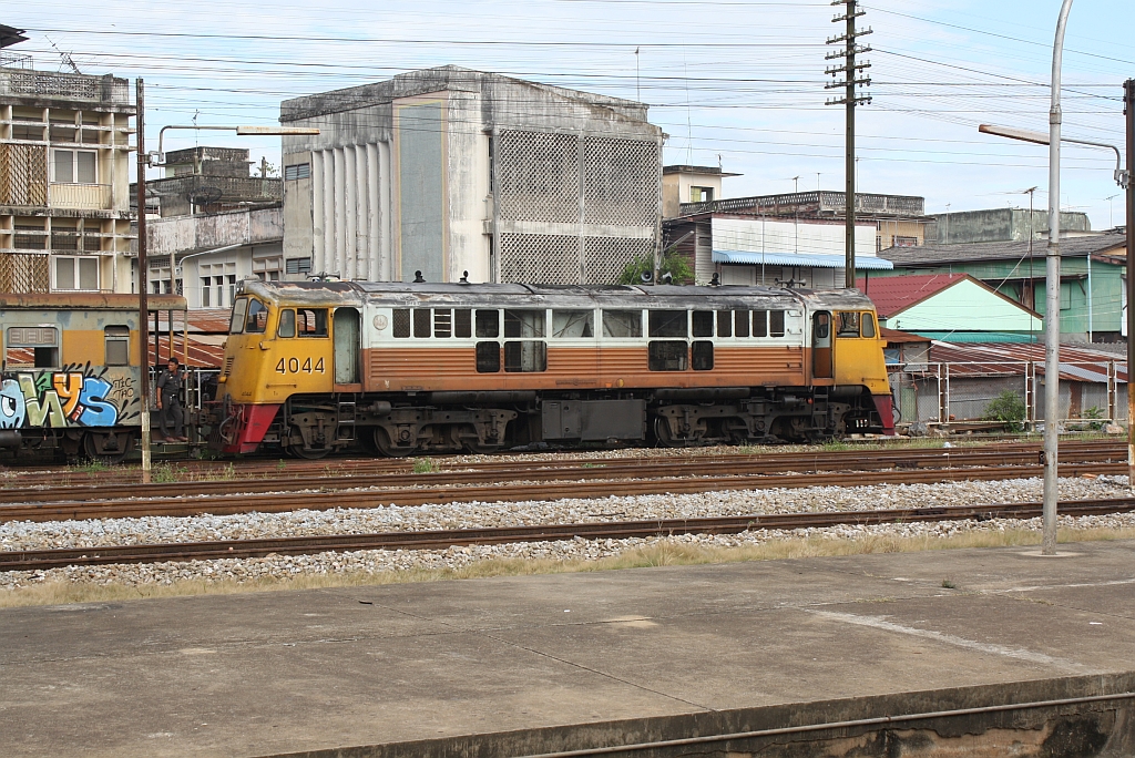 GEK 4044 (Co'Co', de, General Electric, Bj.1966, Fab.Nr. 35950) am 24.Aug. 2011 im Bf. Surat Thani.

