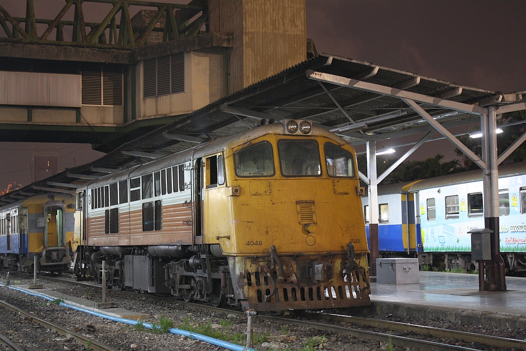 GEK 4048 (Co'Co', de, General Electric, Bj.1966, Fab.Nr. 35954) am 07.Mai 2012 im Bf. Hua Lamphong.
