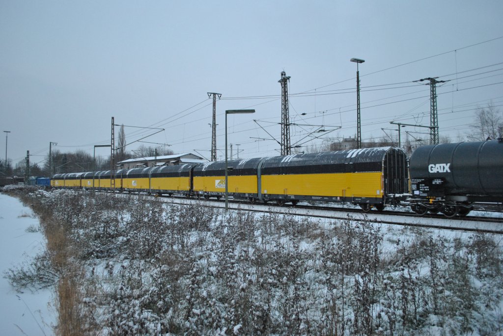 Gelbe Gterwagen in Lehrte am 02.12.2010.