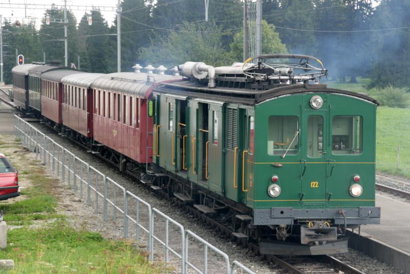 Gem 4/4 122 mit einem Sonderzug in Pr-Petitjean; 28.08.2010