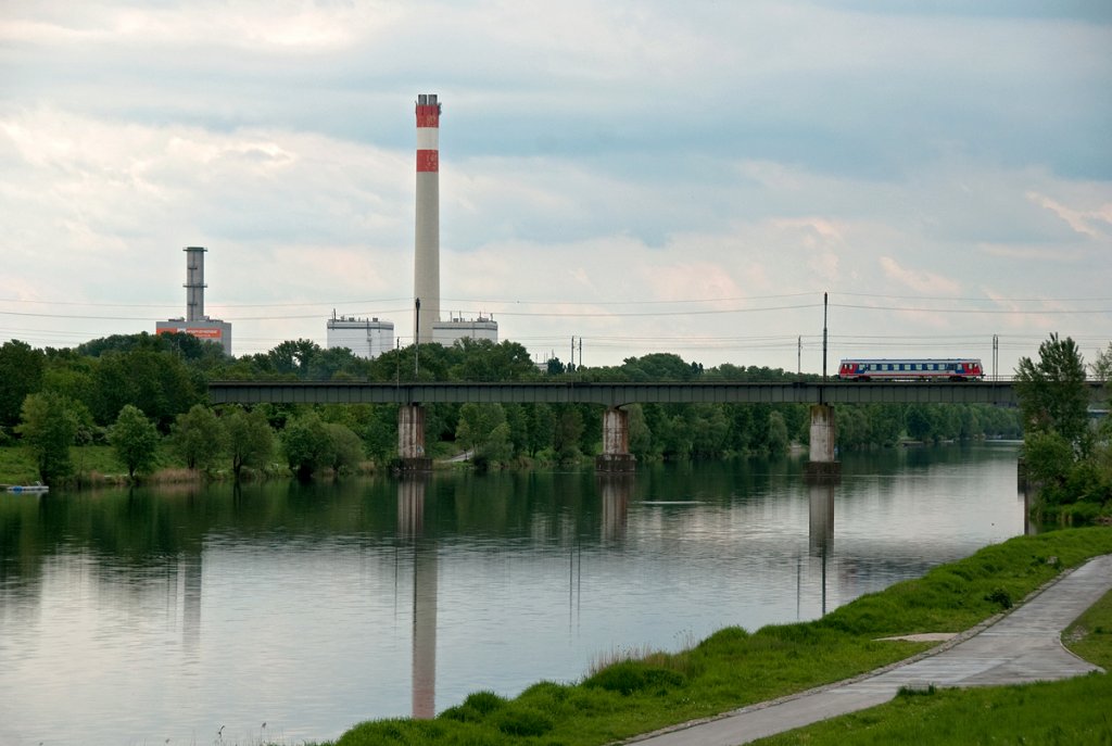 Gemtlich dieselt R 9583 Wien Sdbahnhof (Ostseite) entgegen. Wien, Entlastungsgerinne, am 07.05.2010.