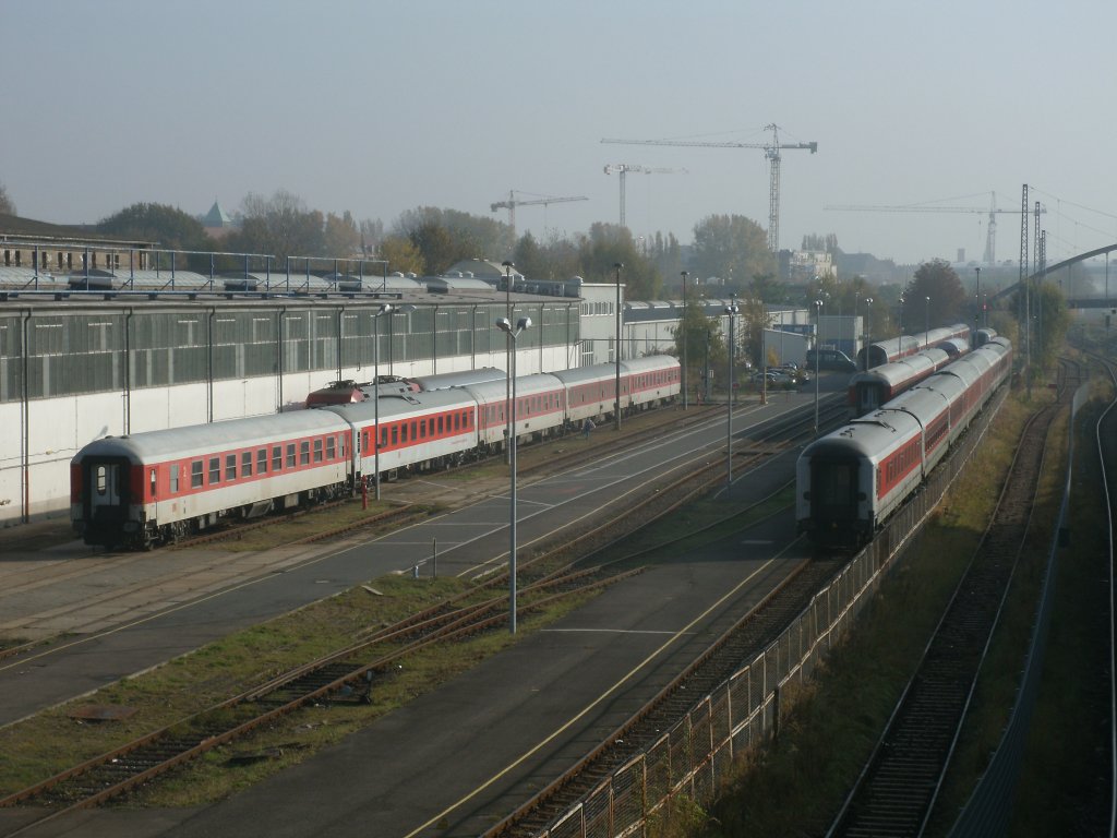 Genug zum Reinigen hatte das Personal im Werk Warschauer Strae in Berlin am 29.Oktober 2011.