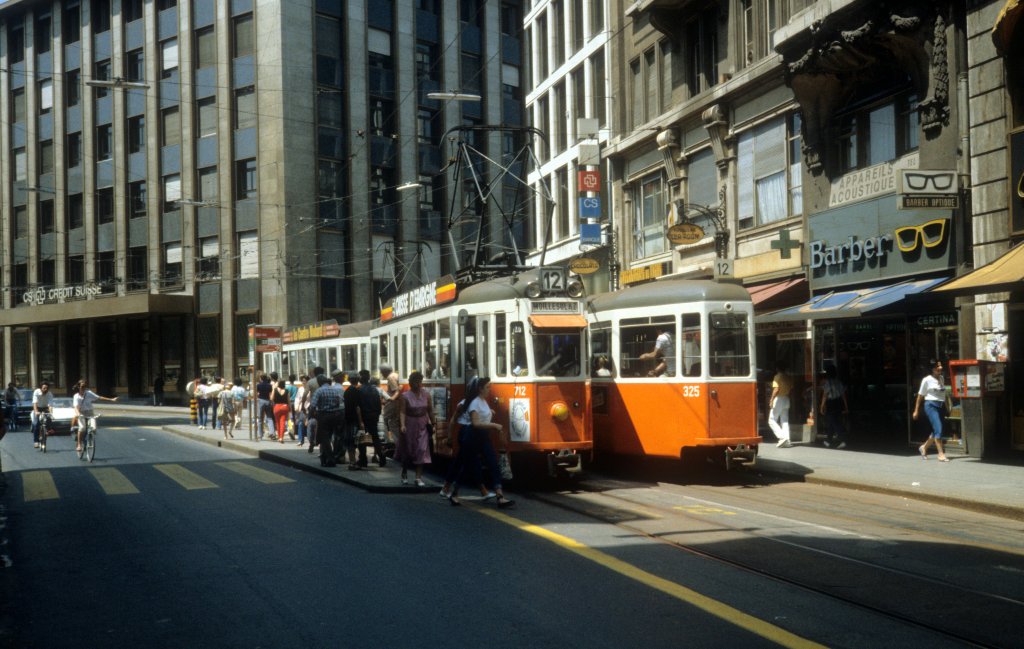 Genve / Genf TPG Tram 12 (Be 4/4 712 / B 325) Rue de la Confdration am 16. Juli 1983.