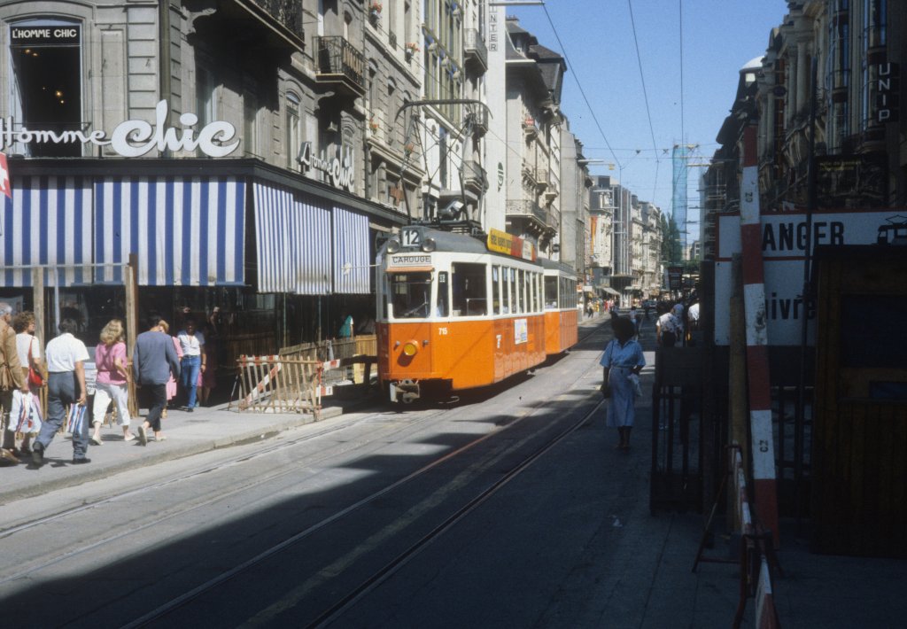 Genve / Genf TPG Tram 12 (Be 4/4 715) Rue de la Croix-d'Or am 25. Juli 1986.