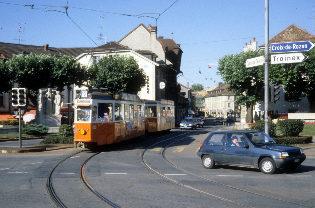Genve / Genf TPG Tram 12 (Be 4/4 723) Carouge, Place du Rondeau am 25. Juli 1986.