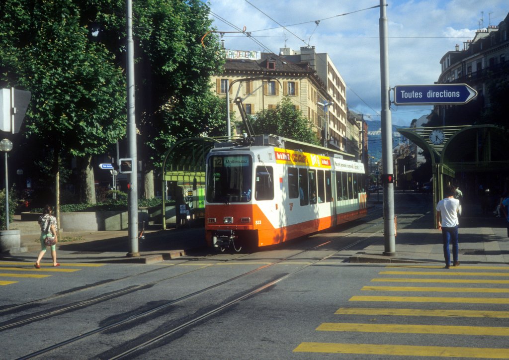 Genve / Genf TPG Tram 12 (ACMV/Dwag/BBC-Be 4/6 833) Rond-Point de Plainpalais am 8. Juli 1990.