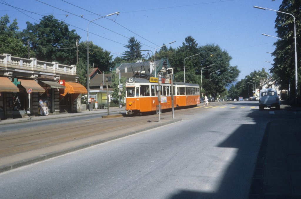 Genve TPG Tram 12 (Be 4/4 715) Route de Chne am 25. Juli 1986.