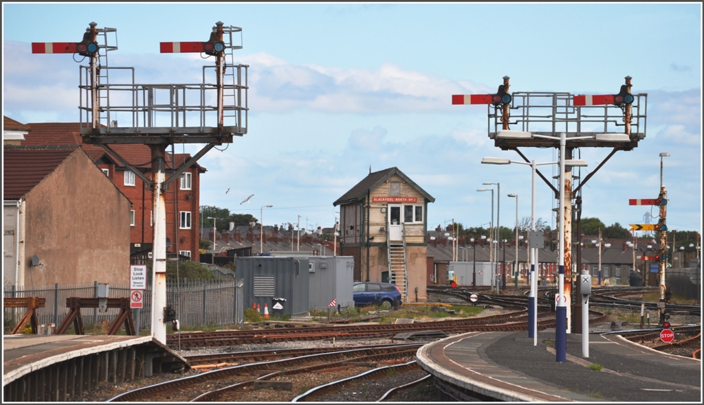 Geplant ist die Elektrifizierung der Strecke nach Blackpool North, was dann wohl das Ende fr die Formsignale und Stellwerke bedeuten wrde. (09.08.2011)