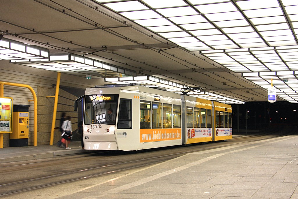 Gera - GVB/Linie 1 - 209 an der Hst. Hauptbahnhof/Theater am 12.05.2008 