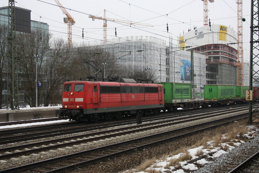 Gerade am Heimeranplatz in Mnchen angekommen und schon gings los: 151 081-7 mit ihrem GZ gen Sden. (05.02.10) 