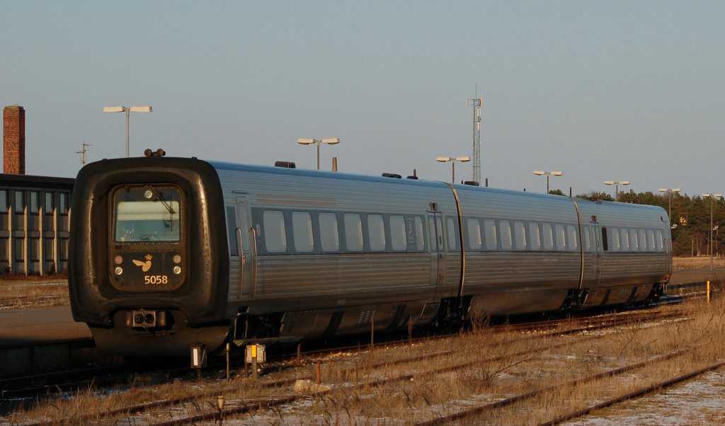 Gerade ist der IC3 5058 als R 1233 von sterport kommend an der Endstation Rdby Faerge angekommen. Nach nur neun Minuten Aufenthalt wird selbiger Zug als R 2246 wieder den Weg zurck nach sterport, ber Kopenhagen H, antreten. 11.02.2013