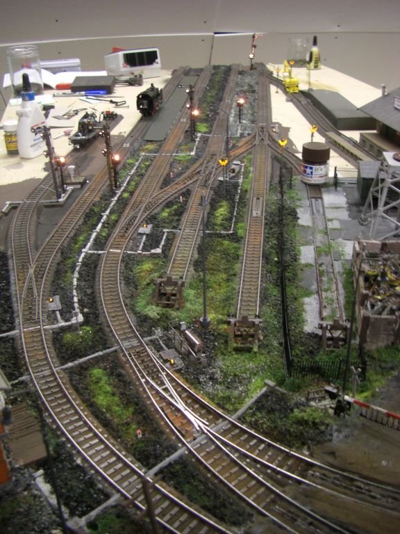 Gesamtansicht des Moduls, rechts der Schrotthandel