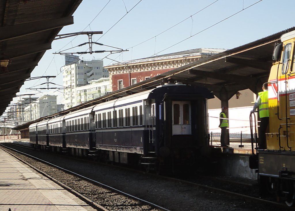 Gesamtansicht der k�niglichen Zugsgarnitur, die am 01.04.2013 in Nordbahnhof Bukarest zur Ausstellung stand. Die Garnitur stammt aus dem Jahre 1928.