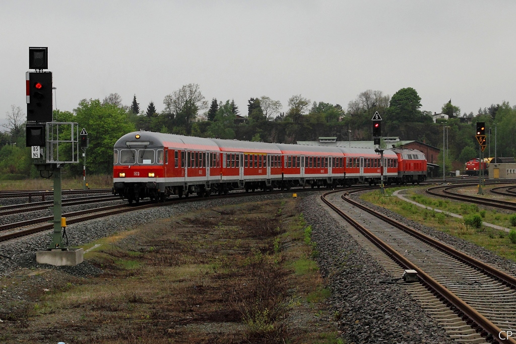 Geschoben von 218 390 erreicht der RE 3704 nach Leipzig Hbf Plauen (Vogtland) ob Bf. (15.5.2010)