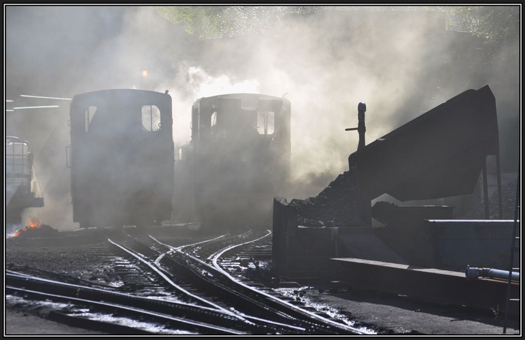 Gespenstische Szenen mit Dampflok 3 und 4 im Depot Llanberis. (06.09.2012)