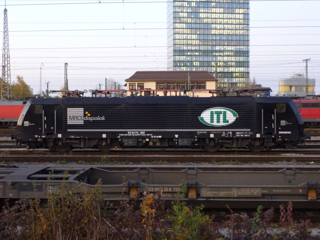 Gestern den 30.11.2009 konnte ich bei letztem Sonnenlicht vom S-Bahnsteig Berg am Laim die ES 64 F4 200 auf den Speichership festhalten.