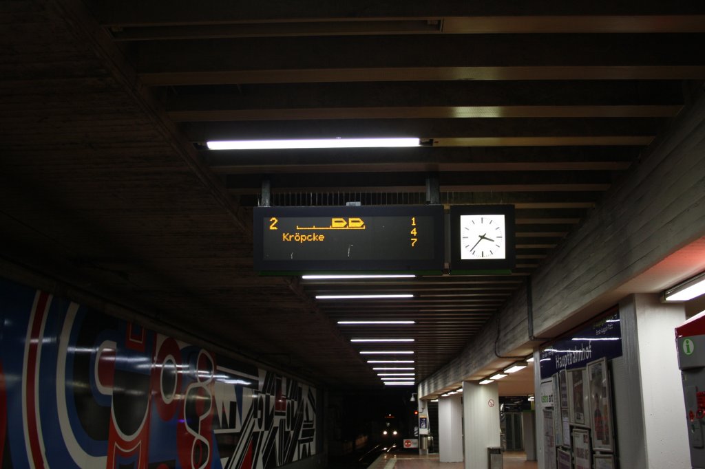 Gestrter Zugzielanzeiger in U-Bahnstation Hauptbahnhof Hauptbahn in Hannover am 24.09.2011