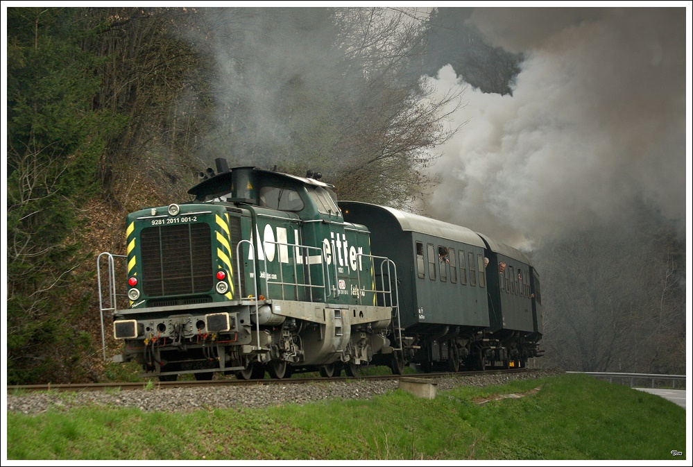 GKB 2011 001  Leitinger  als Nachschiebe Tfz beim Dampf Sonderzug von  Graz nach Kflach. 
Gaisfeld 10.4.2010