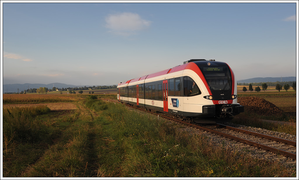 GKB 5063 009 als SLP 17464 von Graz nach Ernstbrunn am 15.9.2012 vor Harmannsdorf im herrlichsten Morgenlicht aufgenommen.