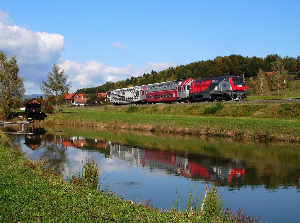 GKB  Plan B  218 256 mit Doppelstockwagen bei Kresbacher Teiche kurz nach Deutschlandsberg in Richtung Wies Eibiswald. 
14.10.2011.
