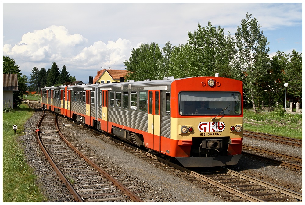 GKB VT 5070 007 f�hrt als R 8569 von Graz Hbf.nach Wies-Eibiswald. Premst�tten-Tobelbad 18.06.2010