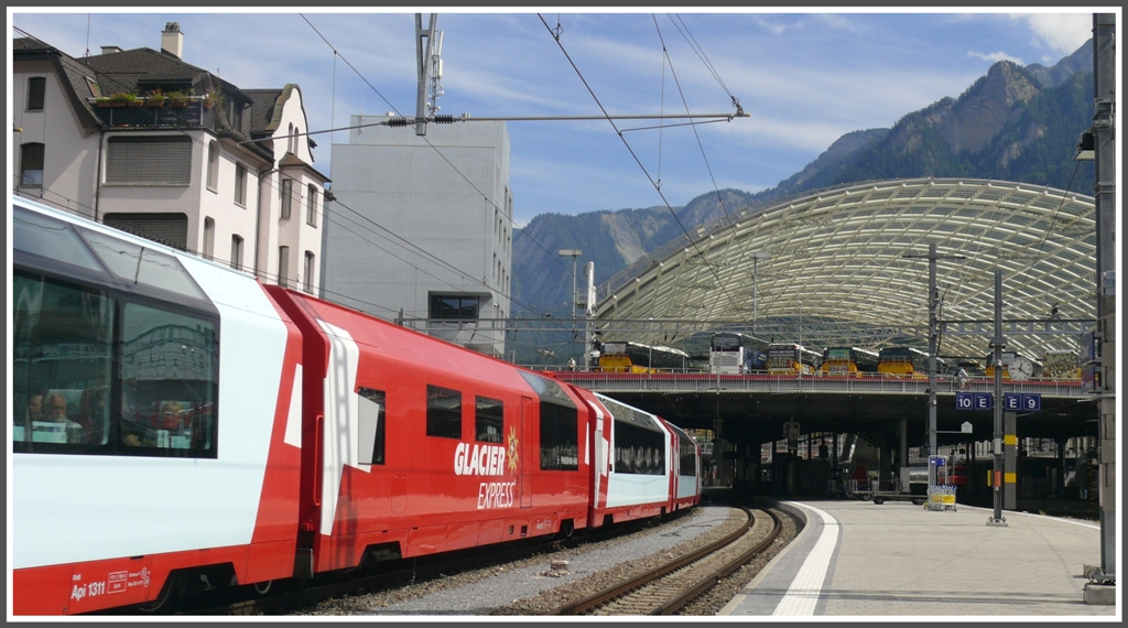 Glacier Express mit Servicewagen in Chur. (05.09.2010)