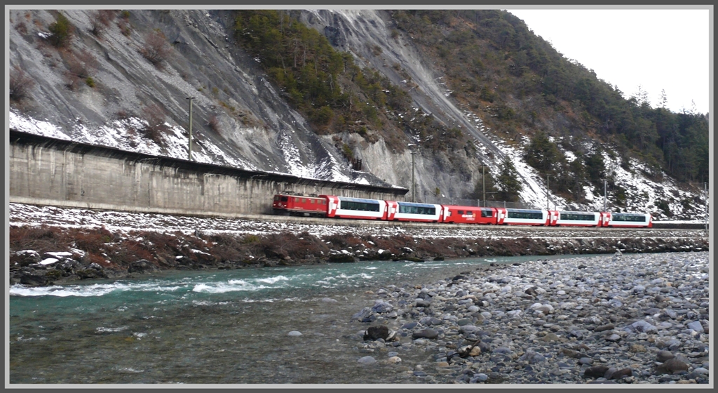 GlacierExpress 903 mit Ge 4/4 I 606  Kesch  bei Trin. (22.12.2010)