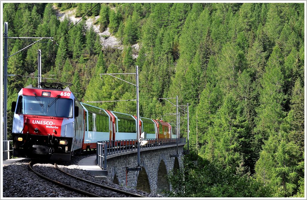 GlacierExpress 905/907 mit Ge 4/4 III 650  Seewis-Valzeina  auf dem Albulviadukt III. (18.07.2013)