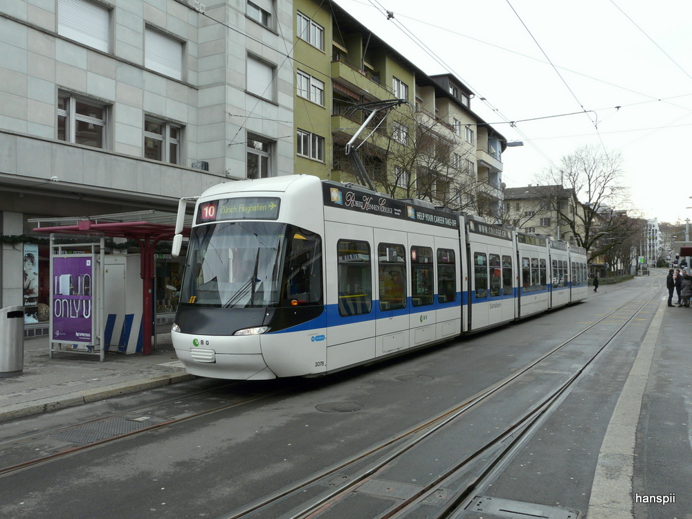Glattalbahn - Tram Be 5/6 3076 unterwegs auf der Linie 10 in Zrich Oerlikon am 23.12.2012