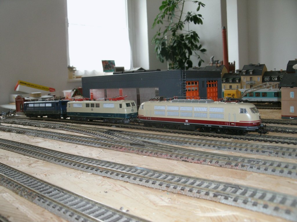 Gleich drei DB-Lok`s warteten,am 28.Juni 2013,im H0-Bw auf neue Aufgaben.