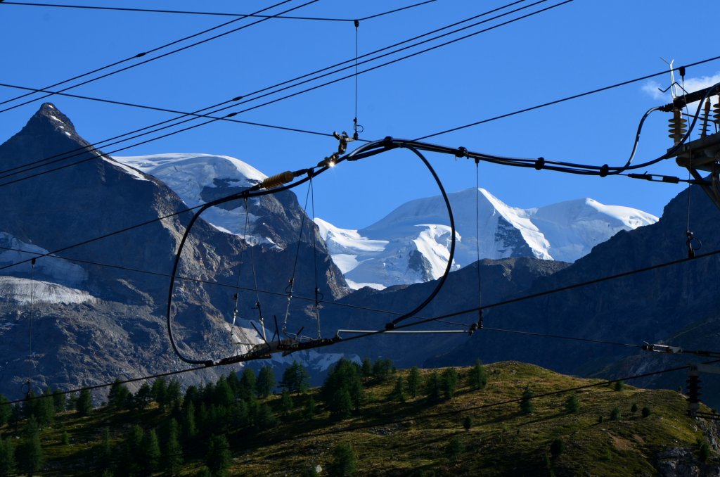 Gleichstrom fr die Berninabahn. Trennstelle fr die Stromeinspeisung an der Station Bernina Lagalb. (Aufnahme 11.08.2012)
