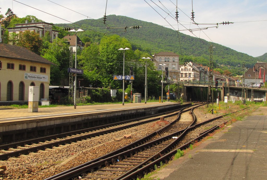 Gleis 1 und 2 in Neustadt (Weinstr) Hbf; 07.05.2011