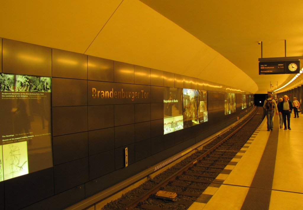 Gleis 1 im U-Bahnhof Brandenburger Tor in Berlin; 09.08.2011