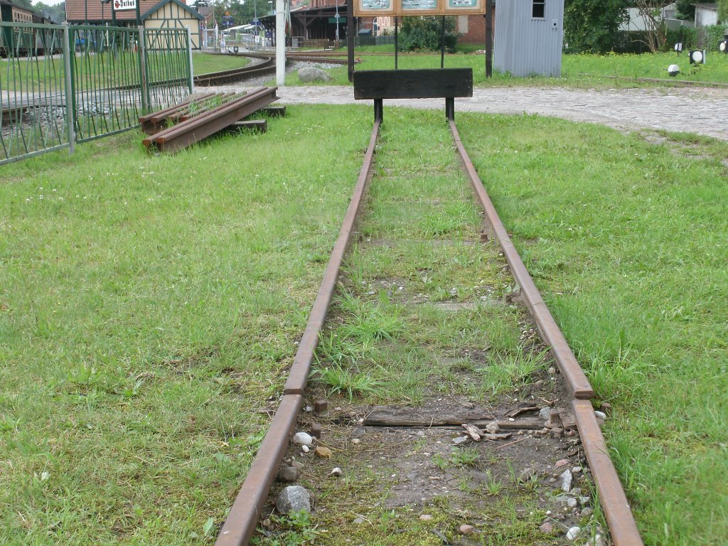 Gleisabschlu von einer 600mm Feldbahn im Traditionsbereich in Putbus am 24.Juli 2011.